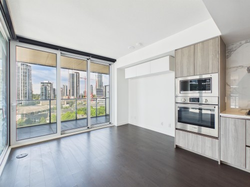 509-4880 Lougheed, Burnaby, BC - Indoor Photo Showing Kitchen