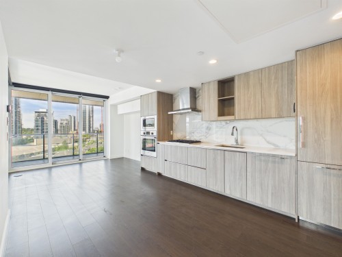 509-4880 Lougheed, Burnaby, BC - Indoor Photo Showing Kitchen