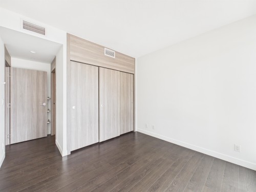 509-4880 Lougheed, Burnaby, BC - Indoor Photo Showing Other Room