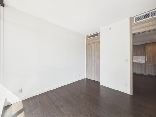 509-4880 Lougheed, Burnaby, BC - Indoor Photo Showing Other Room