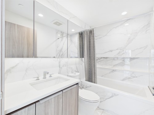 509-4880 Lougheed, Burnaby, BC - Indoor Photo Showing Bathroom