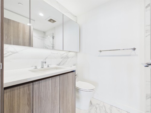 509-4880 Lougheed, Burnaby, BC - Indoor Photo Showing Bathroom