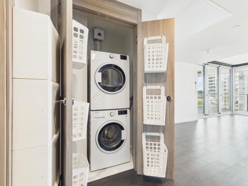 509-4880 Lougheed, Burnaby, BC - Indoor Photo Showing Laundry Room