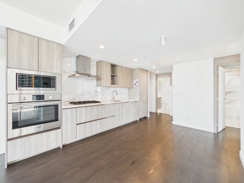 509-4880 Lougheed, Burnaby, BC - Indoor Photo Showing Kitchen