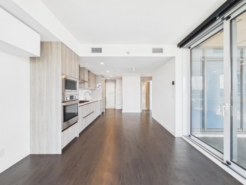 509-4880 Lougheed, Burnaby, BC - Indoor Photo Showing Other Room
