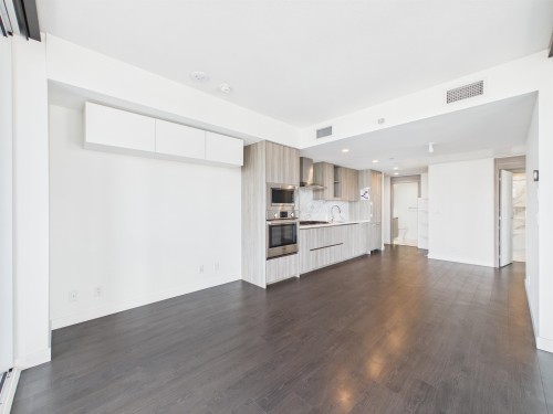 509-4880 Lougheed, Burnaby, BC - Indoor Photo Showing Kitchen