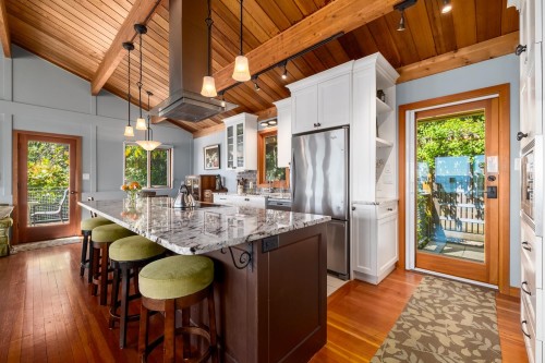 1475 Webb Road, Bowen Island, BC - Indoor Photo Showing Kitchen With Upgraded Kitchen