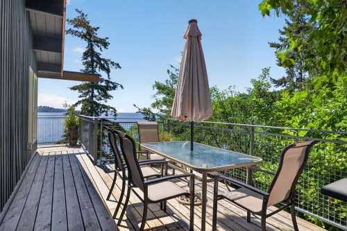 1475 Webb Road, Bowen Island, BC - Outdoor With Deck Patio Veranda