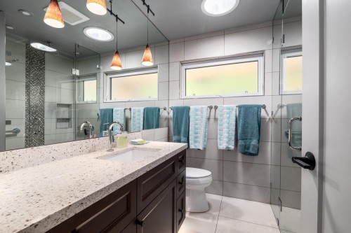 1475 Webb Road, Bowen Island, BC - Indoor Photo Showing Bathroom