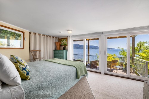 1475 Webb Road, Bowen Island, BC - Indoor Photo Showing Bedroom