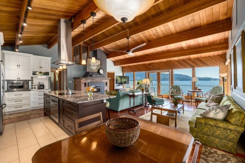1475 Webb Road, Bowen Island, BC - Indoor Photo Showing Other Room