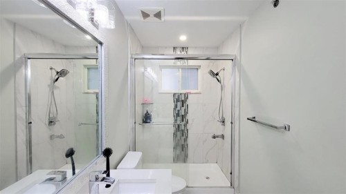 7480 Main Street, Vancouver, BC - Indoor Photo Showing Bathroom