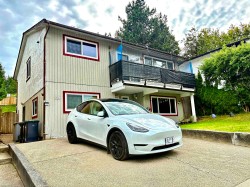 257 Angela Drive  Port Moody, BC V3H 3X7
