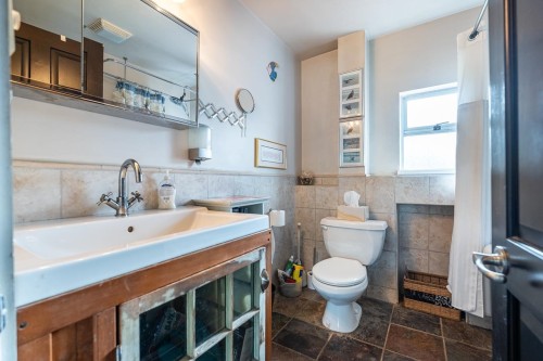 1052 Como Lake Avenue, Coquitlam, BC - Indoor Photo Showing Bathroom