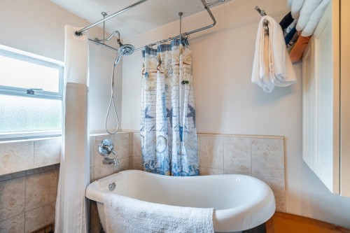 1052 Como Lake Avenue, Coquitlam, BC - Indoor Photo Showing Bathroom