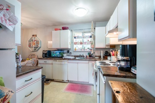 1052 Como Lake Avenue, Coquitlam, BC - Indoor Photo Showing Kitchen