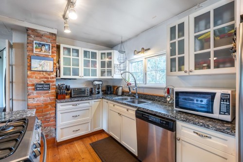 1052 Como Lake Avenue, Coquitlam, BC - Indoor Photo Showing Kitchen With Double Sink
