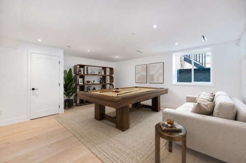 265 6Th Street W, North Vancouver, BC 