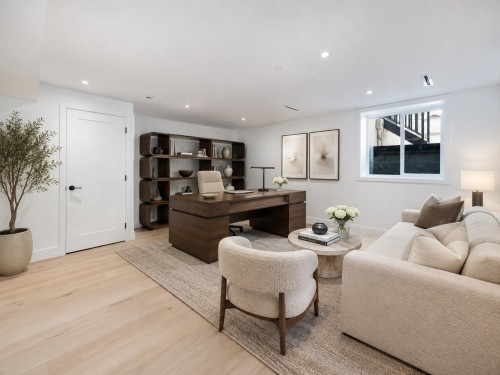 265 6Th Street W, North Vancouver, BC 