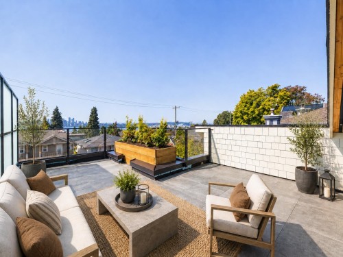 265 6Th Street W, North Vancouver, BC 