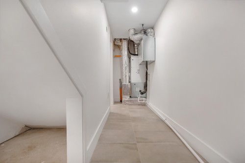 265 6Th Street W, North Vancouver, BC - Indoor Photo Showing Other Room