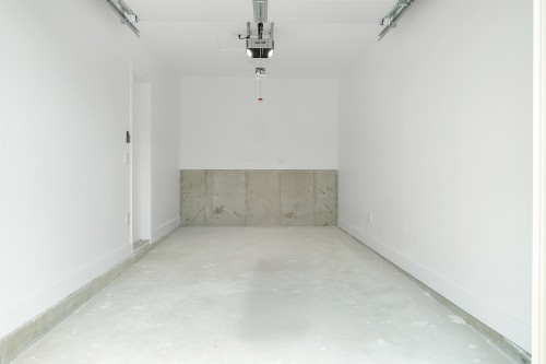 265 6Th Street W, North Vancouver, BC - Indoor Photo Showing Garage