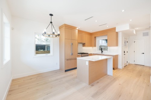 265 6Th Street W, North Vancouver, BC 