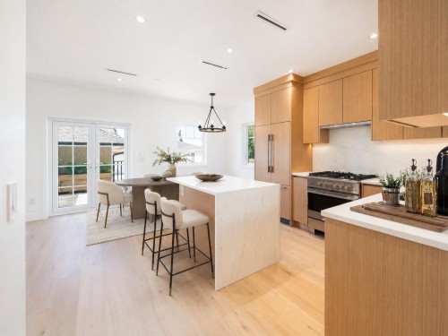 265 6Th Street W, North Vancouver, BC 