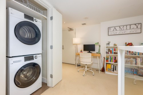 1051 Richards Street, Vancouver, BC 