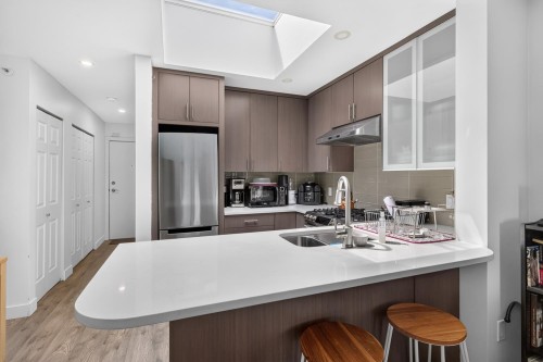 401-688 16Th Avenue E, Vancouver, BC 
