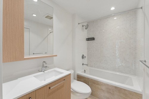903-567 Clarke Road, Coquitlam, BC - Indoor Photo Showing Bathroom