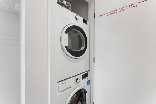 903-567 Clarke Road, Coquitlam, BC - Indoor Photo Showing Laundry Room