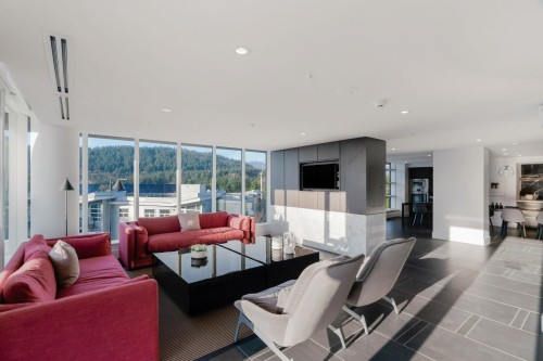 903-567 Clarke Road, Coquitlam, BC - Indoor Photo Showing Living Room