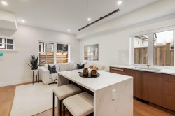 1-552 Kaslo Street  Vancouver, BC V5K 3Z2