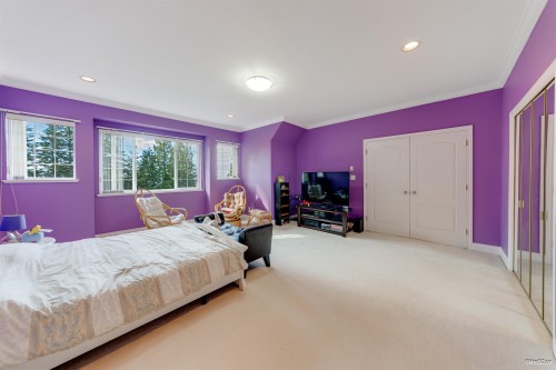 4989 Chalet Place, North Vancouver, BC 