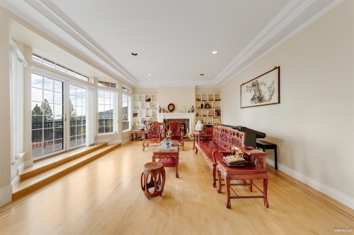 4989 Chalet Place, North Vancouver, BC 