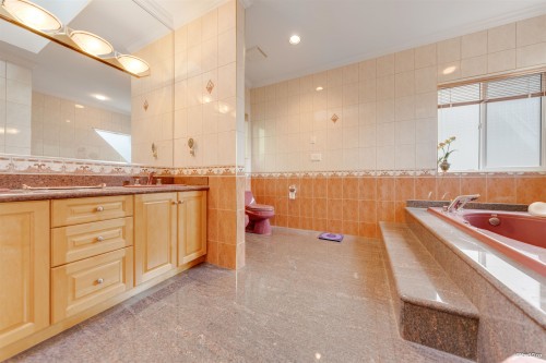4989 Chalet Place, North Vancouver, BC 