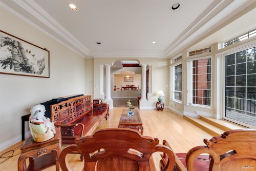 4989 Chalet Place, North Vancouver, BC 