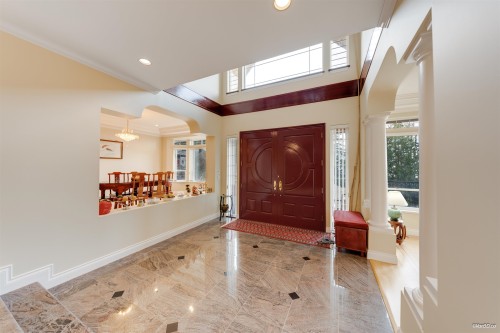 4989 Chalet Place, North Vancouver, BC 