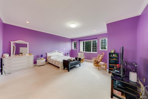 4989 Chalet Place, North Vancouver, BC 