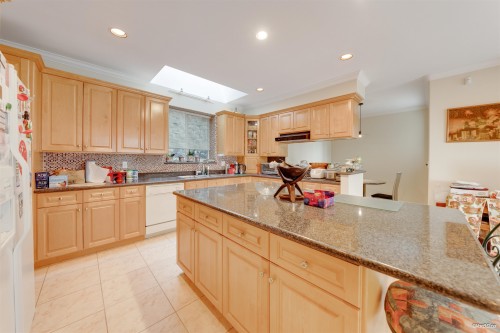 4989 Chalet Place, North Vancouver, BC 