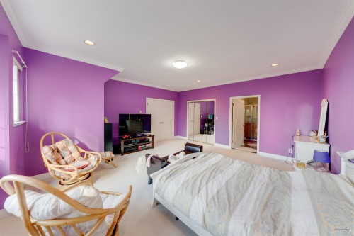 4989 Chalet Place, North Vancouver, BC 