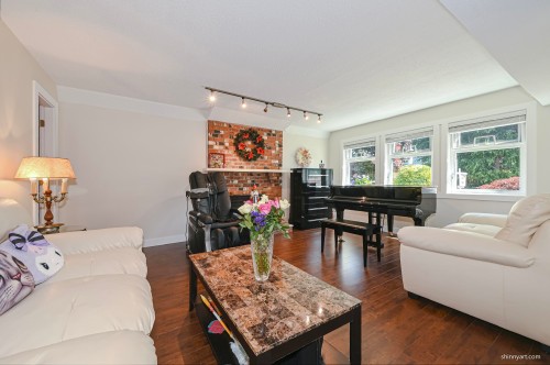 4151 Campobello Place, Richmond, BC - Indoor Photo Showing Living Room