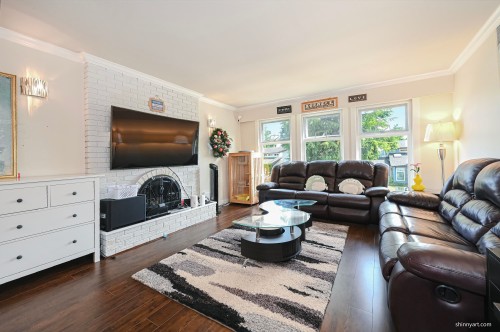 4151 Campobello Place, Richmond, BC - Indoor Photo Showing Living Room With Fireplace
