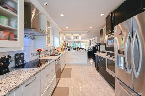 4151 Campobello Place, Richmond, BC - Indoor Photo Showing Kitchen With Upgraded Kitchen