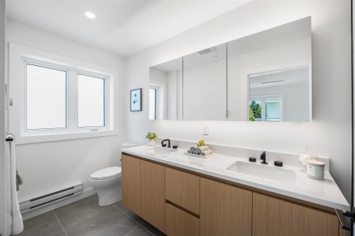 1008 52Nd Avenue W, Vancouver, BC 