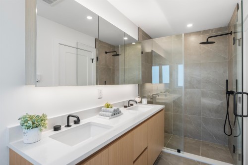 1010 52Nd Avenue W, Vancouver, BC 