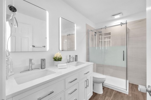 5-2382 Parkway Boulevard, Coquitlam, BC - Indoor Photo Showing Bathroom