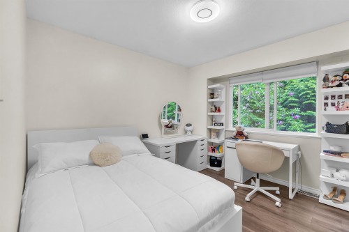 5-2382 Parkway Boulevard, Coquitlam, BC - Indoor Photo Showing Bedroom
