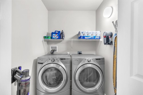 5-2382 Parkway Boulevard, Coquitlam, BC - Indoor Photo Showing Laundry Room